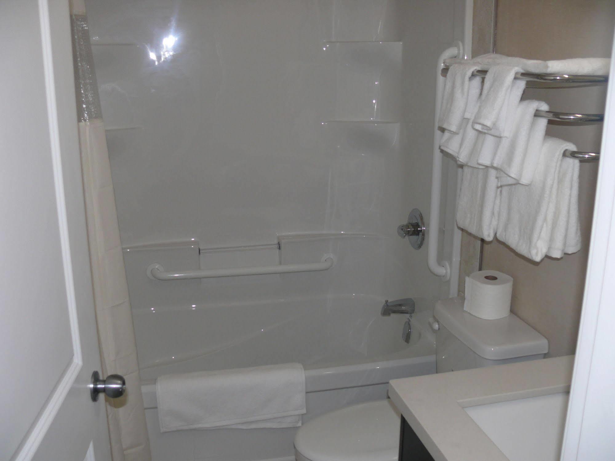 Motel Super 8 By Wyndham Watrous Exterior foto