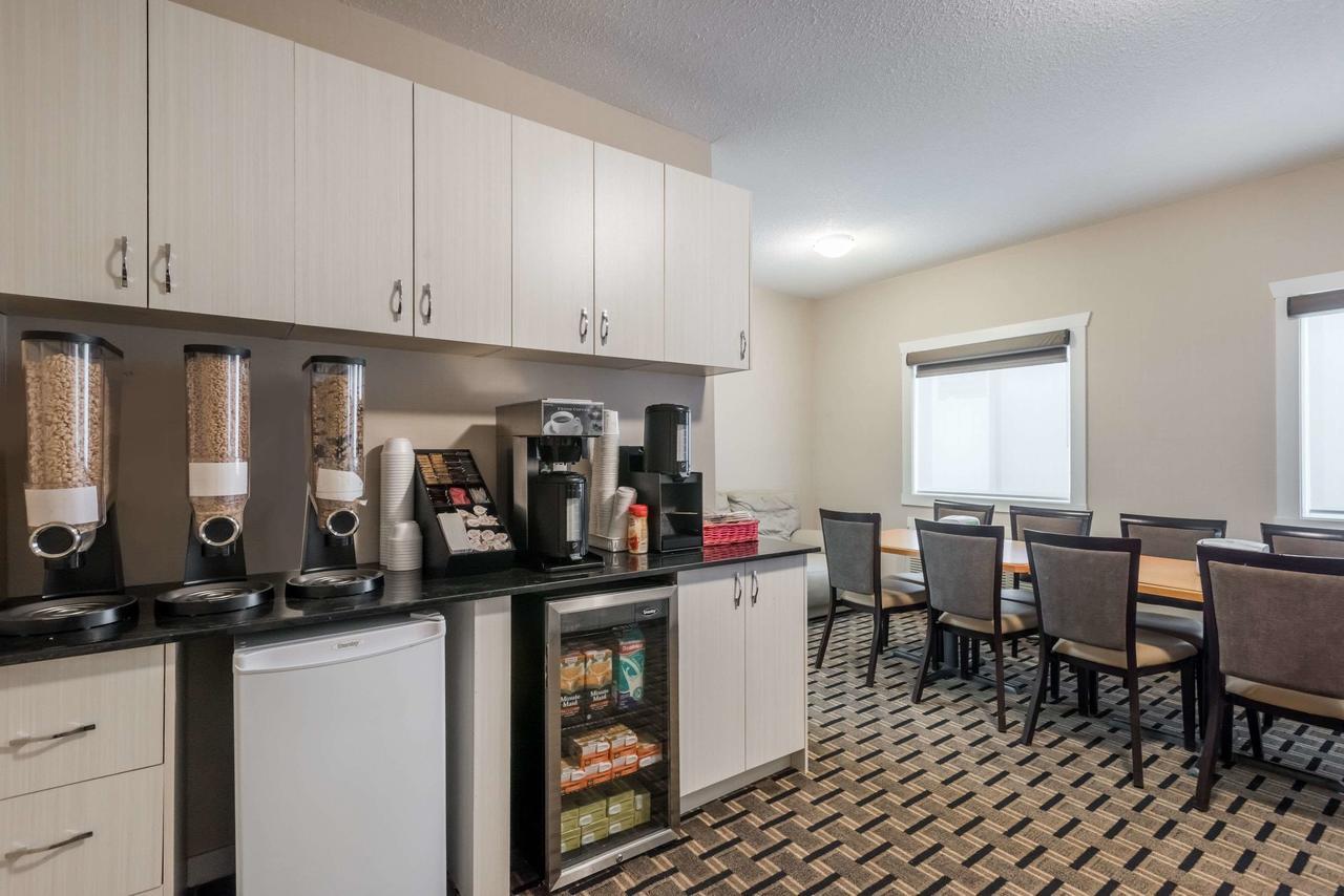 Motel Super 8 By Wyndham Watrous Exterior foto